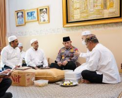 Takziah ke Rumah Duka Habib Zen Bin Umar, Kapolri: Beliau Saya Anggap Ayah Sendiri