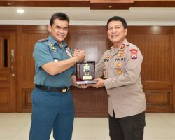 Kapolda Jatim Menerima Kunjungan Kehormatan Pangkoarmada II dan Danlantamal V Surabaya di Polda Jatim
