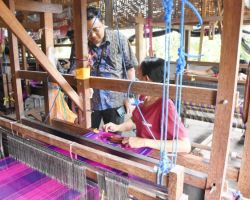 Pemberdayaan Tenun Lokal, Kualitas Tenun Tebusalah Siap Bersaing