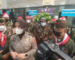 Sambut Hari Kemerdekaan RI, Petugas Pelayanan Samsat Kenakan Baju Pejuang