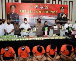 90,7 kg Sabu dan 13,6 kg Ganja Disita Polrestabes Surabaya, 8 Tersangka Berhasil Ditangkap