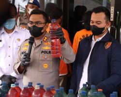 Polres Nganjuk Berhasil Ungkap Penimbunan 2 Ribu Liter Pertalite dan Ratusan Liter Pertamax Oplosan
