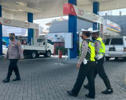 Pasca Kenaikan Harga BBM, Polrestabes Surabaya Bersama 3 Pilar Siagakan Personel di SPBU