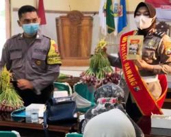 Kisah Bripka Sandi-Aipda Yuniar, Anggota Polri yang Berkontribusi untuk Pendidikan dan UMKM Indonesia