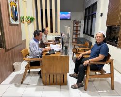 Akun Facebook Brando Pocalapo DiDuga Mencemarkan Nama Baik, H. Lilur Mendatangi Mapolres Situbondo