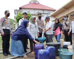 Polres Tulungagung, Berikan Bantuan Air Bersih untuk Warga Terdampak Kekeringan