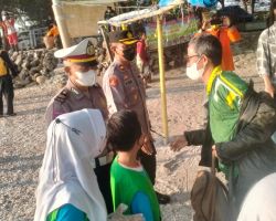 World Cleanup Day 2022, Polres Tanjung Perak Surabaya Bersih &ndash; bersih Pantai Kenjeran