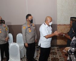 Komisioner Kompolnas Bersama Karo SDM Polda Jatim Kunjungi Keluarga Aipda Anumerta Andik Purwanto Korban Meninggal di Tragedi Kanjuruhan