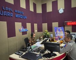 Edukasi Disiplin Lalu Lintas Pada Ops Zebra Semeru 2022 Polres Madiun Kota Gandeng Radio