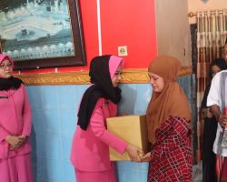 Kunjungi Keluarga Korban Tragedi Kanjuruhan, Polres Pasuruan Berikan Santunan dari Kapolda Jatim