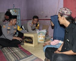 Kapolres Jombang Berikan Santuan Kepada Korban Tragedi Kanjuruan