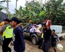Peduli Warga Terdampak Bencana Polres Batu Distribusikan Bansos Ke Sumber Manjing Wetan