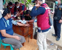 Tim Dokkes Polres Malang Gelar Pengobatan Gratis Bagi Korban Banjir di Sumbermanjing Wetan