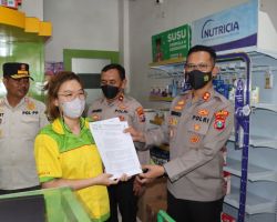 Antisipasi Kasus AKI, Kapolres dan Kadinkes Bondowoso Lakukan Sidak Apotek