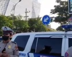 Laksanakan Giat Pagi, Unit Patroli 821 Polsek Mulyorejo Pantau Kelancaran Lalin