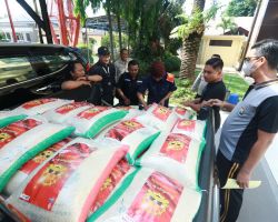 Jelang HUT Humas Polri ke 71, Bidhumas Polda Jatim Bagikan 100 Paket Sembako