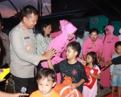 Polresta Sidoarjo dan Bhayangkari Berikan Paket Sembako dan Perlengkapan Sekolah di Lokasi Bencana Puting Beliung