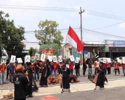 Ratusan Aktivis dan Pekerja Seni Datangi Polres Jombang Dukung Kinerja Polri