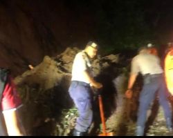 Polres Jember Kerahkan Personel Bersihkan Material Longsor di Gunung Gumitir,Lalulintas Kembali Normal