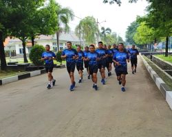 JAGA IMUNITAS TUBUH, PRAJURIT BATALYON ARHANUD 2 MARINIR LAKSANAKAN LARI SIANG