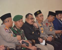 Wakapolda Jatim Bersama Forkopimda Bondowoso Dampingi Ketua DPR RI dan Wamentan Kunjungi Ponpes Al- Islah