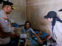 Ditbinmas Polda Jatim Berbagi Bantuan, Warga Slum Area Gubeng Kertajaya Senyum Riang
