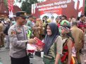 Polres Trenggalek Dukung Penuh Pencanangan, Pengibaran dan Pembagian Bendera Merah Putih