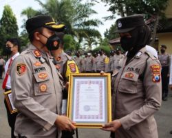 Kapolres Bangkalan Berikan Berbagai Reward Bagi Anggota Berprestasi