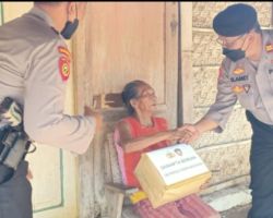 Samapta Berkah Polres Ponorogo, Bagikan Puluhan Paket Sembako Kepada Lansia