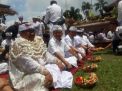 Kapolda Bali Mengikuti Rangkaian Persembahyangan Tawur Agung Kesanga Di Bencingah Pura Agung Besakih.