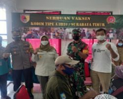 Bersama Tiga Pilar Polsek Tambaksari Berikan 400 Vaksin Booster Untuk Warga Dukuh Setro