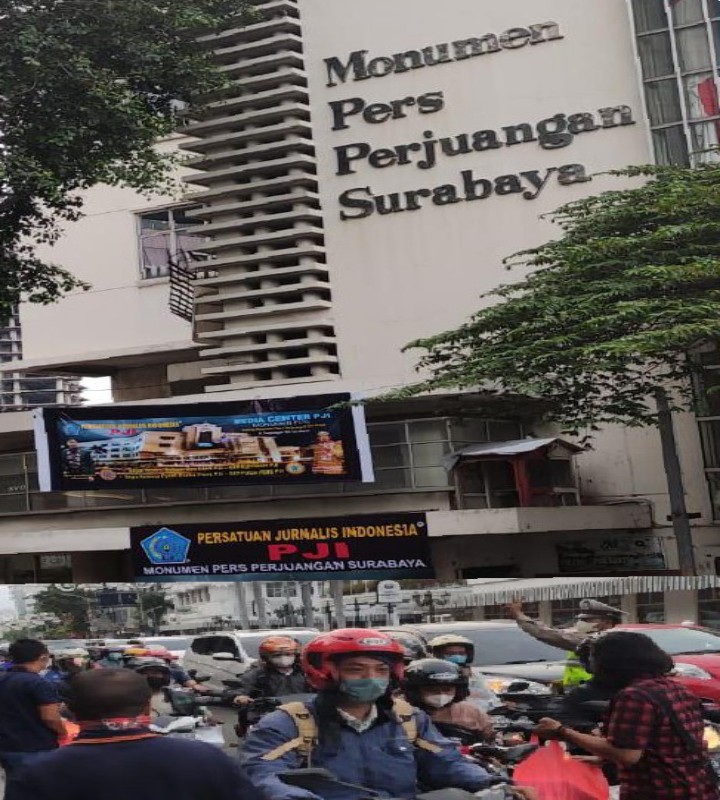 DPP PJI Berbagi Ribuan Paket Takjil Di Monumen Pers