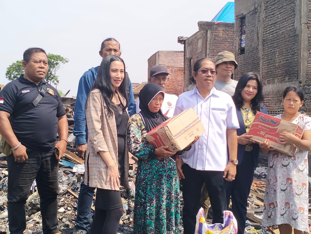 Hotel Vasa dan AWS Salurkan Bantuan Korban Kebakaran di Kelurahan Jepara