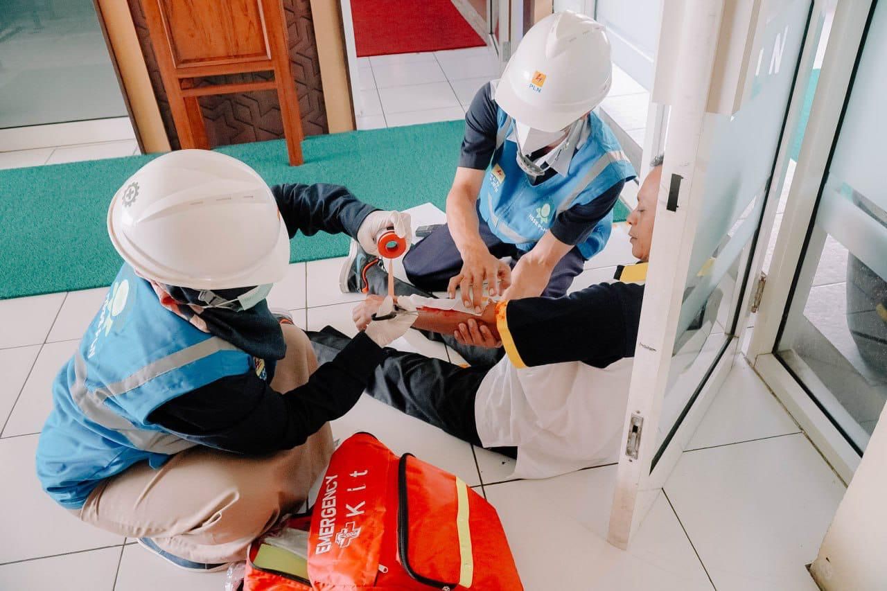 Semarakkan Bulan K3 Nasional, PLN UIP JBTB Gelar Refreshment Simulasi Tanggap Darurat Kebakaran