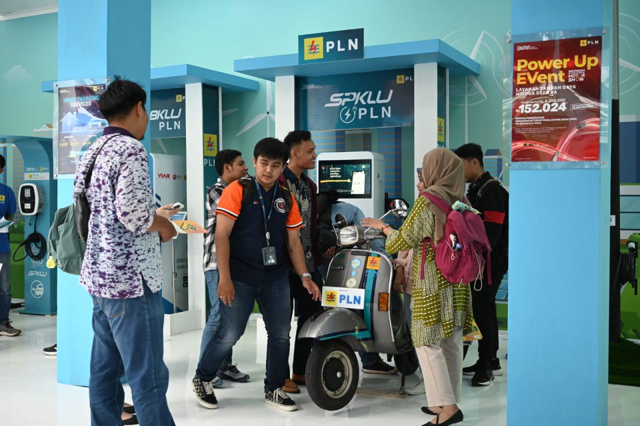 Banyak Menarik Pengunjung, PLN Dapat Penghargaan _Most Interactive Booth_ di IIMS 2024