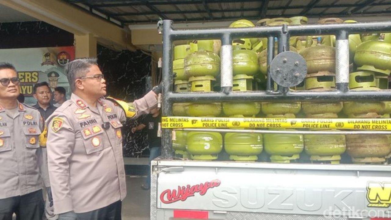 Polisi Bongkar Aksi Empat Sekawan Pengoplos Gas LPG 3 Kg di Indramayu