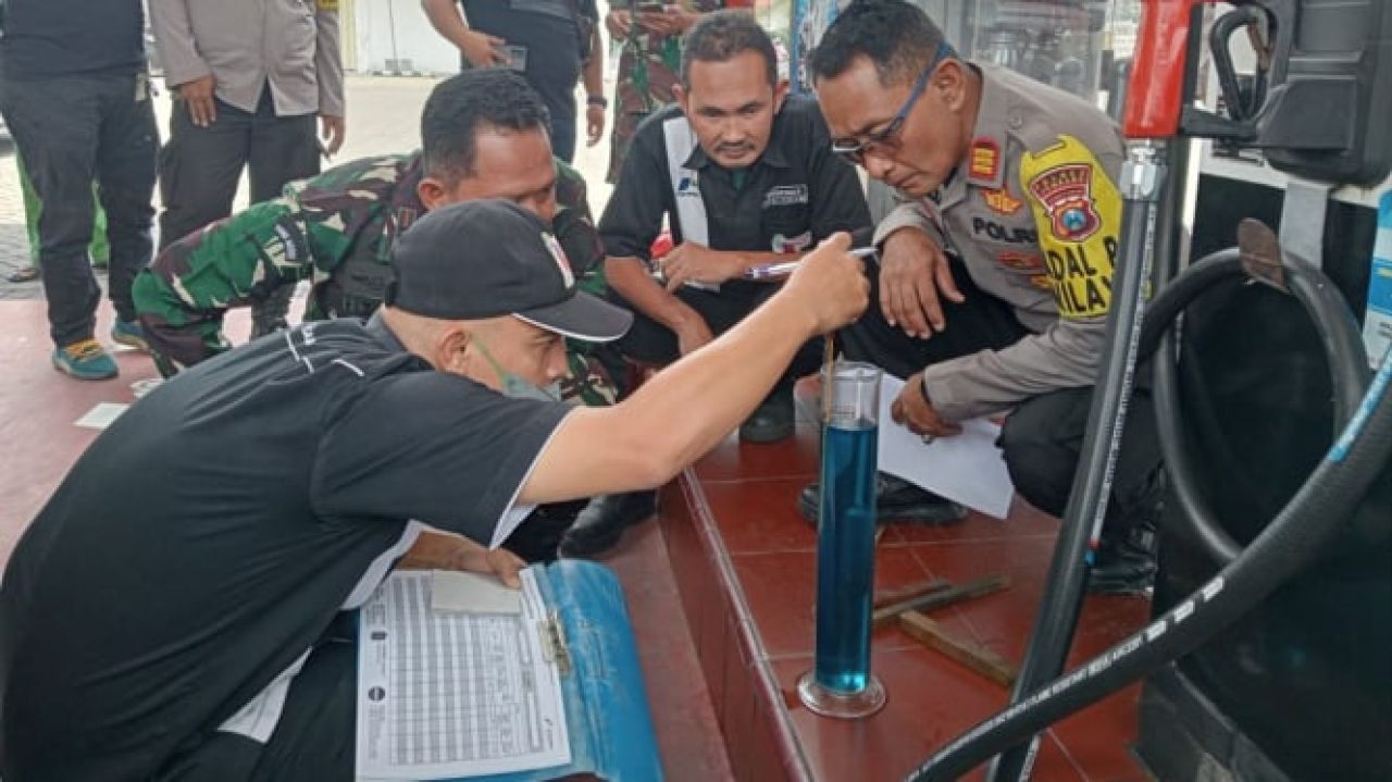 Jelang Mudik Lebaran, Polisi dan TNI Sidak SPBU di Jombang