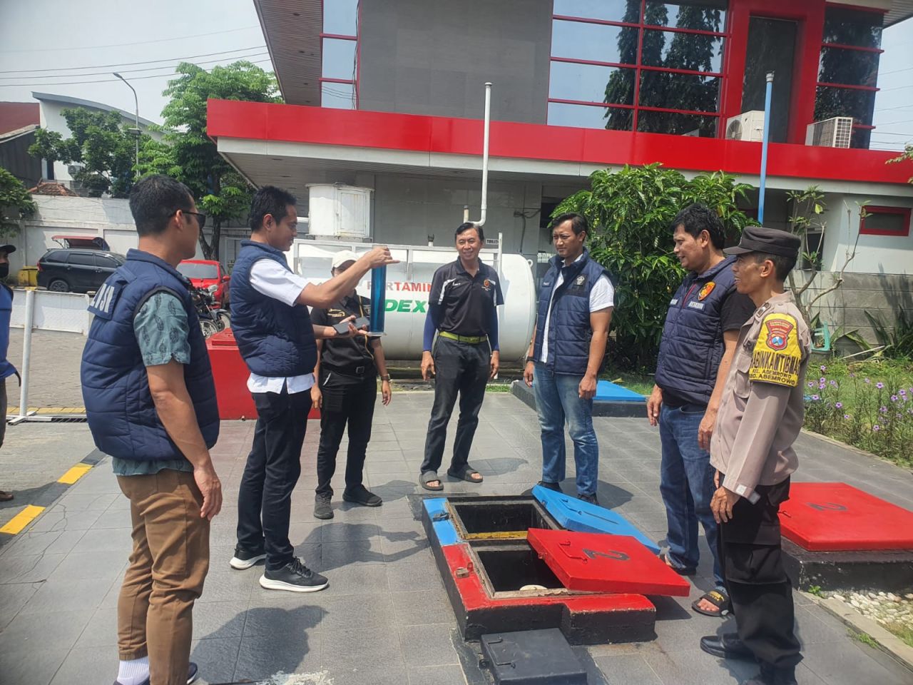 Belasan SPBU di Surabaya Utara Aman, Polres Tanjung Perak Pastikan Tidak Ada Campuran Zat Lain - Stok Cukup