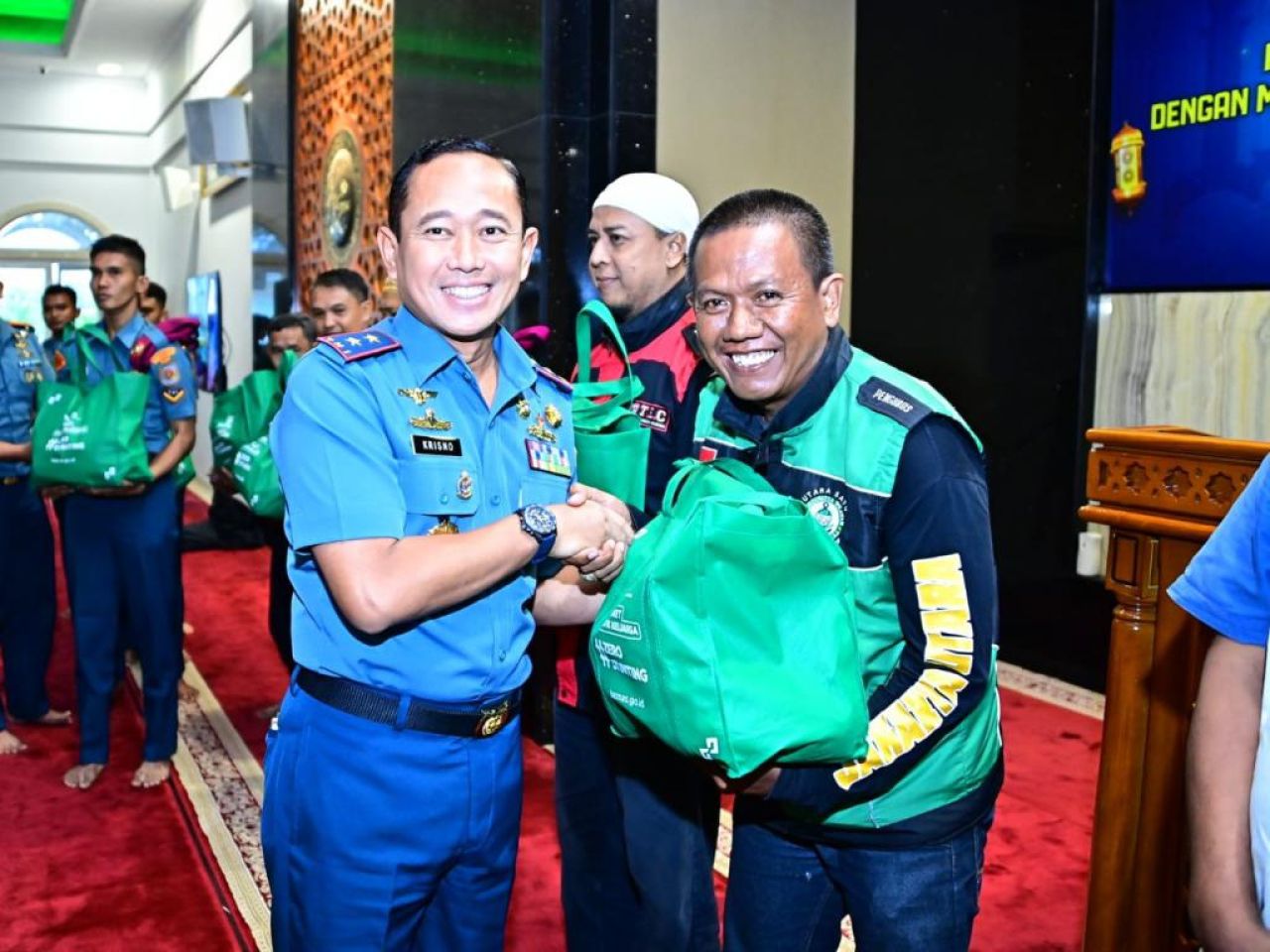 PANGLIMA KOLINLAMIL HADIRI BUKA PUASA BERSAMA DENGAN MASYARAKAT PESISIR DAN OJOL