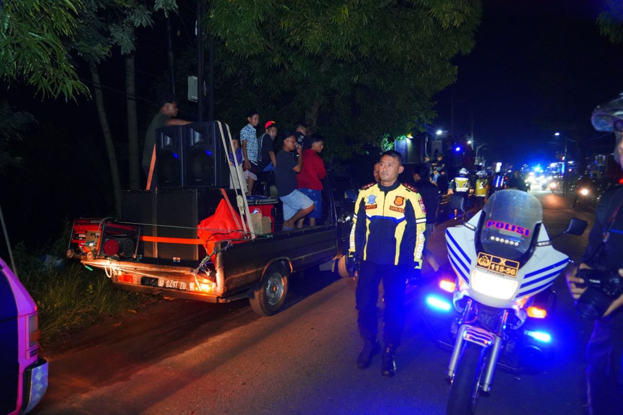 Patroli Gabungan TNI-Polri Jaga Ketertiban Malam Takbir di Ponorogo, 17 Mobil Membawa Sound Horeg Dipulangkan 