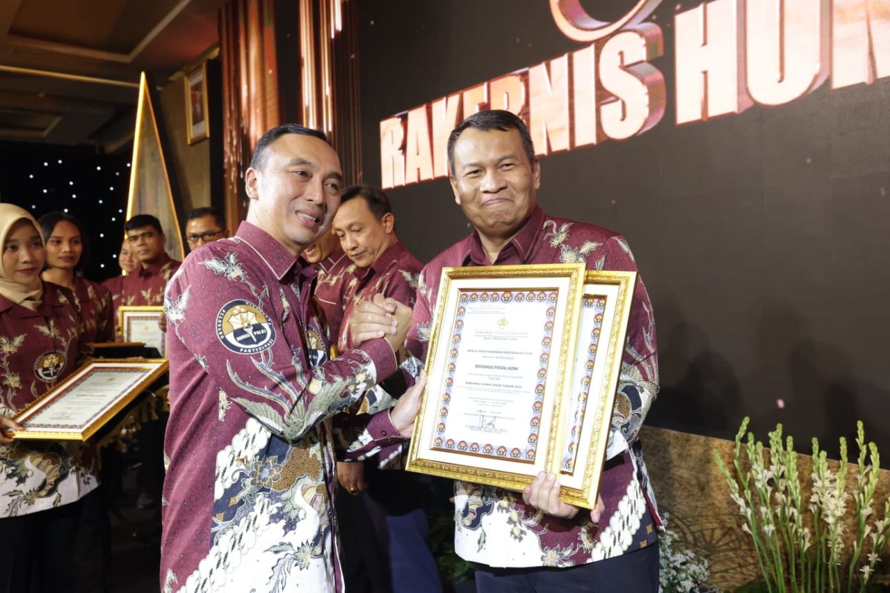 Rakernis Humas Polri, Bidhumas Polda Jatim Raih Dua Penghargaan