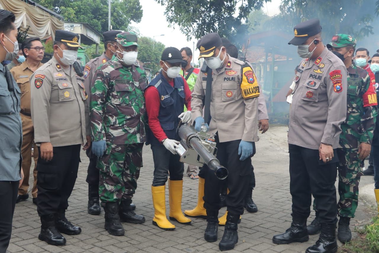 Antisipasi Penyebaran DBD, Polres Mojokerto Bersama Forkopimda Laksanakan Fogging Serentak