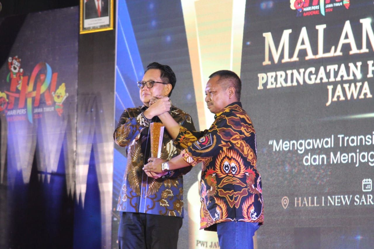 Pj Gubernur Jatim Raih PWI Jatim Award 2024, Lutfil Hakim: Penghargaan Tertinggi PWI Jatim