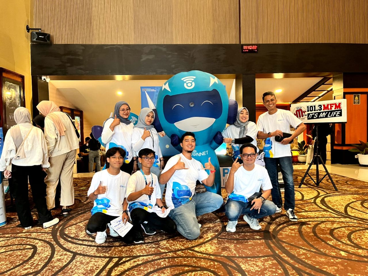 Lebih dekat dengan pelanggan, Nraktir Nobar Coni ICONNET di Mopic Cinema Kota Malang Bersama 101.3 MFM Radio