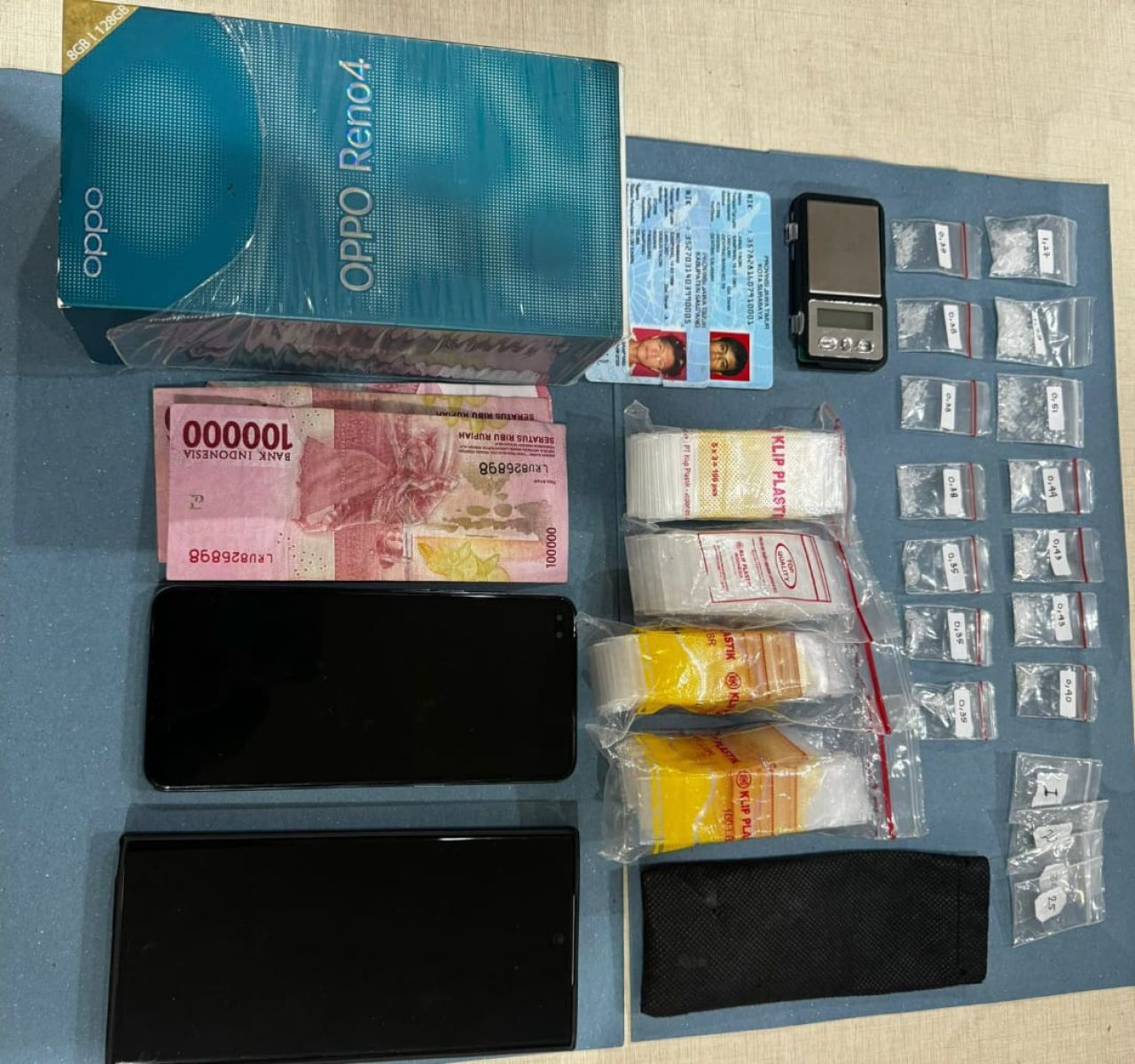 Polrestabes Surabaya Amankan 2 Orang Diduga Pengedar Narkoba Puluhan Paket Sabu Disita