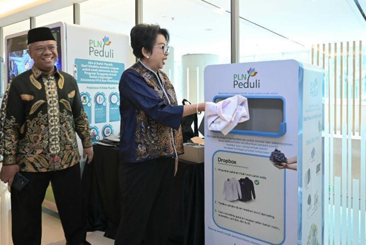 Gerakkan Partisipasi Pegawai Daur Ulang Sampah, PLN Sediakan Mesin Penampung Botol Plastik