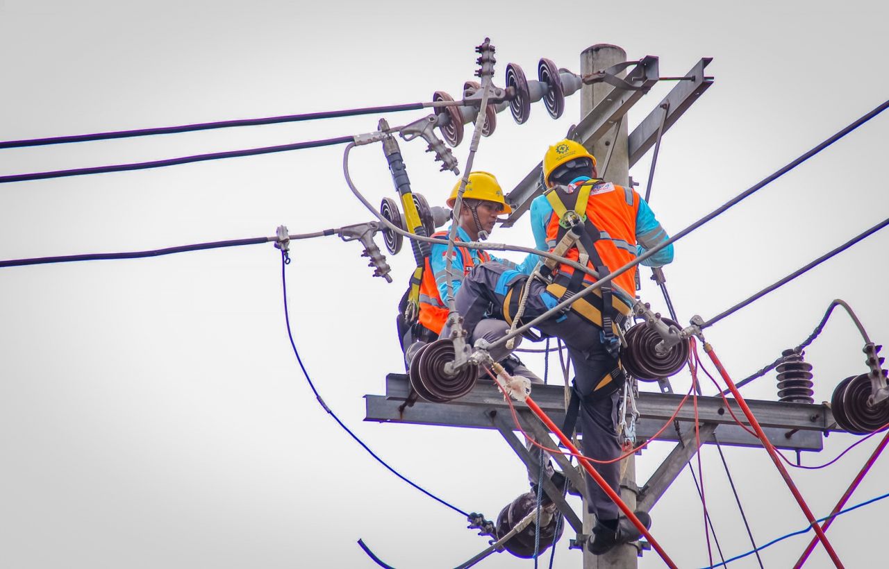 Diresmikan Presiden Jokowi, PLN Pastikan Keandalan Pasokan Listrik untuk Pabrik Baterai Anoda di KEK
