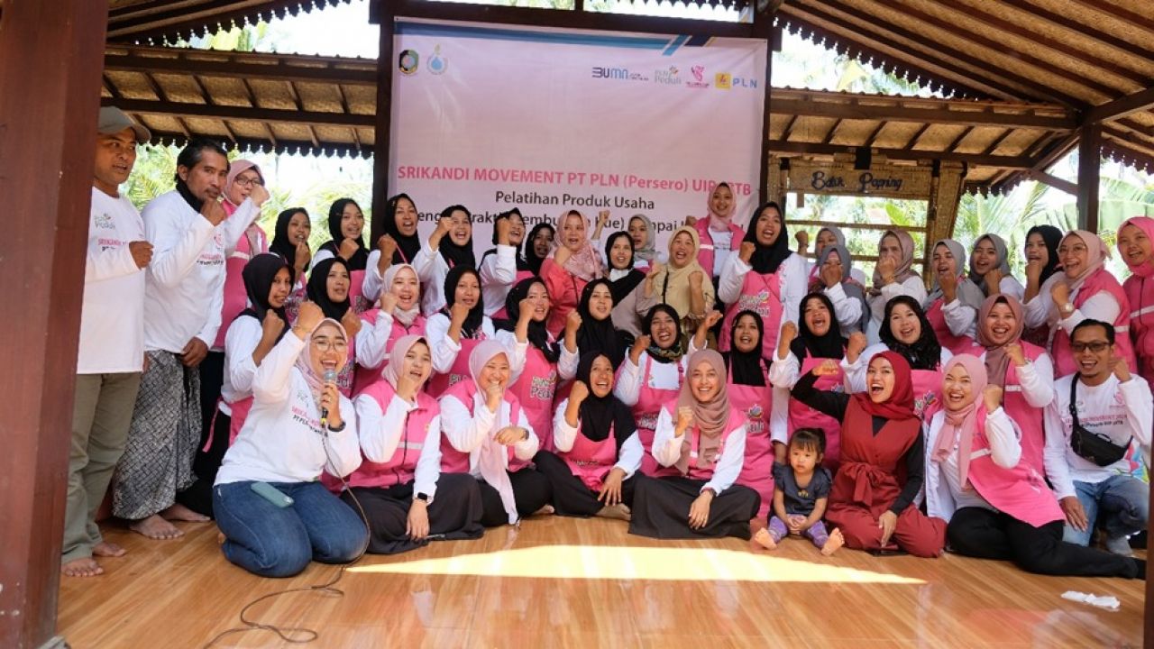 “Semangat Hari Pahlawan: Srikandi PLN 2024 Berdayakan Perempuan Kalipuro”