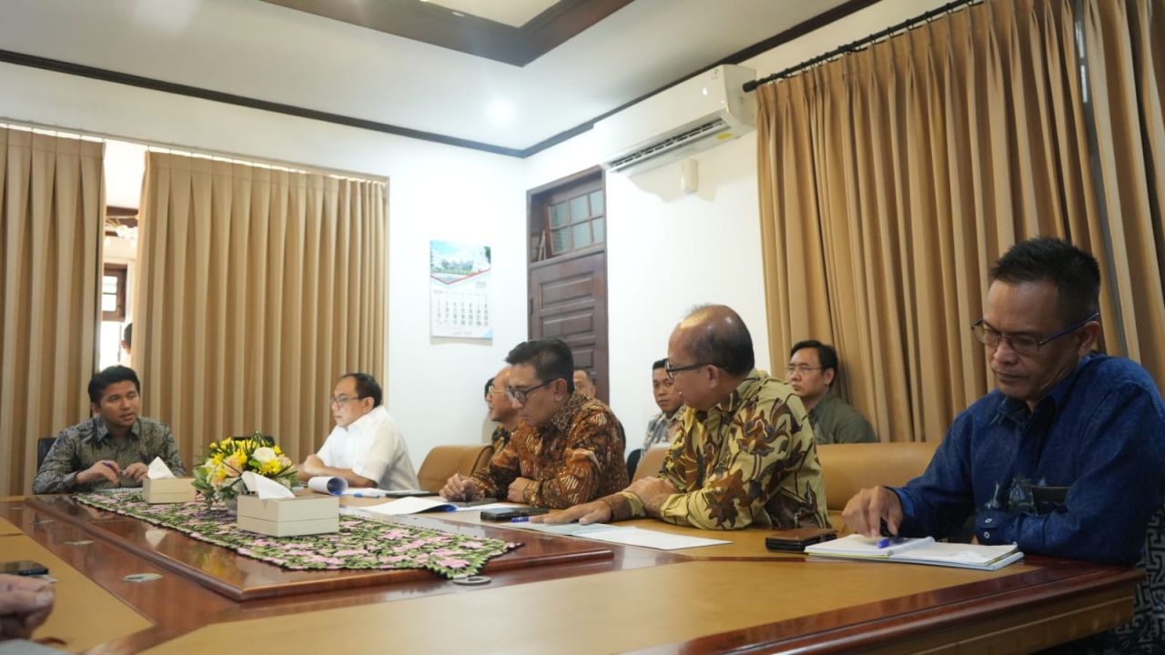 Percepat Proyek Strategis Nasional, PT PLN (Persero) UIP JBTB Intensifkan Audiensi dengan Pemprov Jatim di Bulan Ramadan