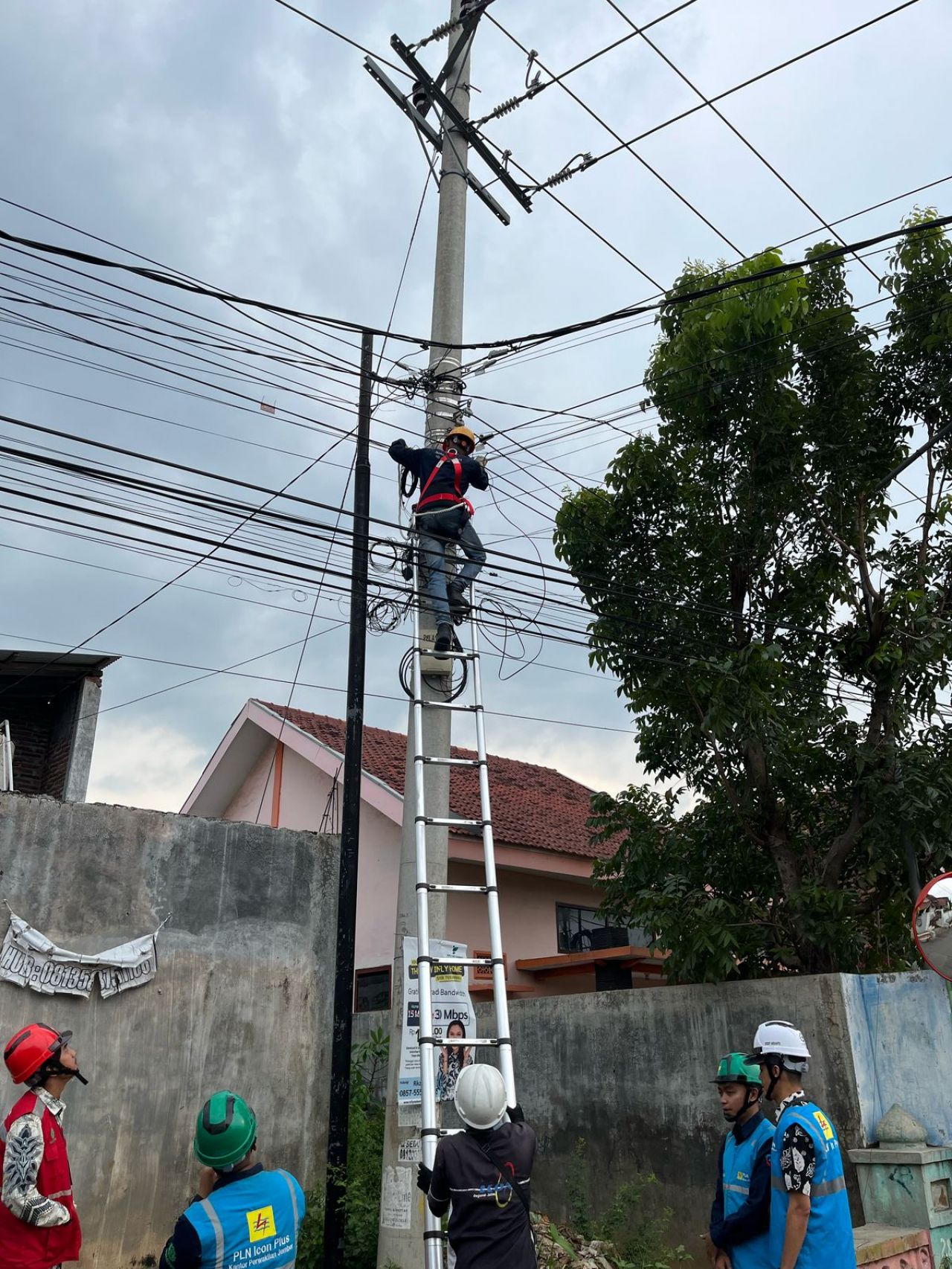 Masa Siaga Ramadan, PLN Icon Plus Jatim Lakukan Pemeliharaan Kabel Fiber Optik di Kota Probolinggo